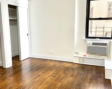 East 69th Street - Photo Thumbnail 4