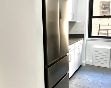 East 69th Street - Photo Thumbnail 2