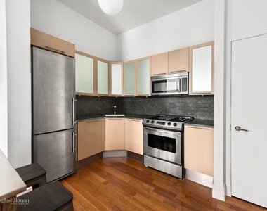 120 Greenwich St - Photo Thumbnail 3