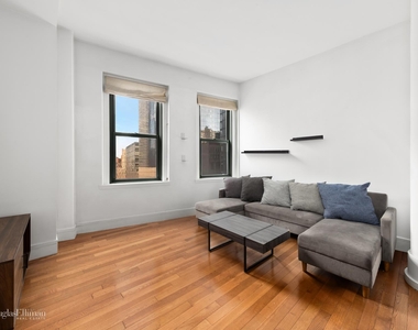 120 Greenwich St - Photo Thumbnail 0