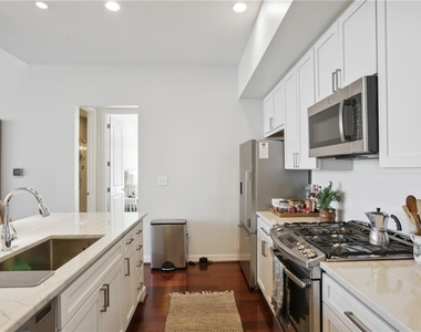 565 Peachtree Street Ne - Photo Thumbnail 1