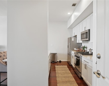 565 Peachtree Street Ne - Photo Thumbnail 0