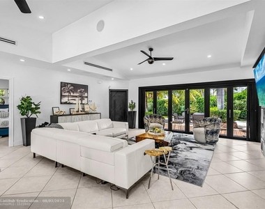 1421 S Ocean Drive - Photo Thumbnail 3