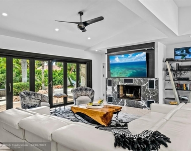 1421 S Ocean Drive - Photo Thumbnail 2