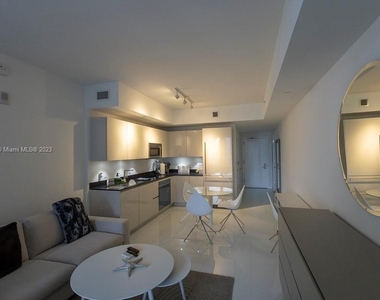1010 Brickell Ave - Photo Thumbnail 6