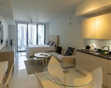 1010 Brickell Ave - Photo Thumbnail 2