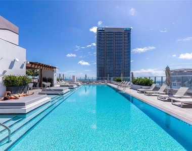 1010 Brickell Ave - Photo Thumbnail 17