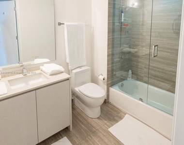 1010 Brickell Ave - Photo Thumbnail 7