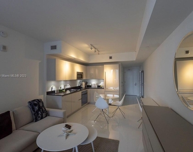1010 Brickell Ave - Photo Thumbnail 5