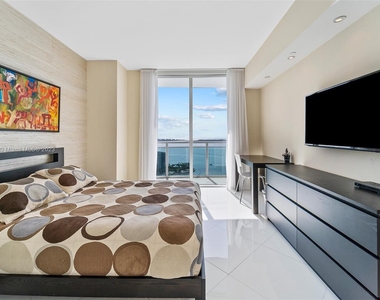 950 Brickell Bay Dr - Photo Thumbnail 5