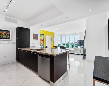 950 Brickell Bay Dr - Photo Thumbnail 3