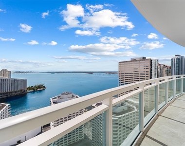 950 Brickell Bay Dr - Photo Thumbnail 7