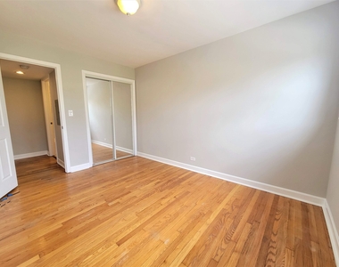 2642 W Foster Avenue - Photo Thumbnail 10