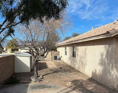 9622 E Catalina Hills - Photo Thumbnail 14