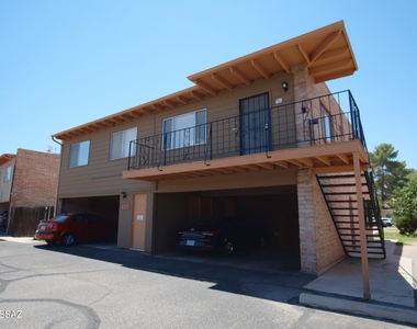 6709 E Calle La Paz - Photo Thumbnail 0