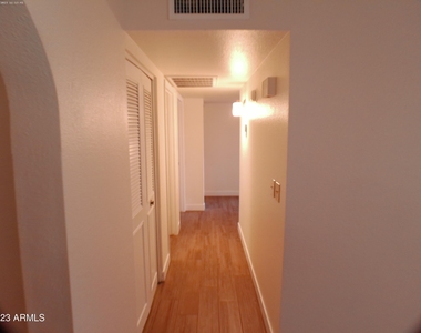 5226 N 71st Avenue - Photo Thumbnail 9