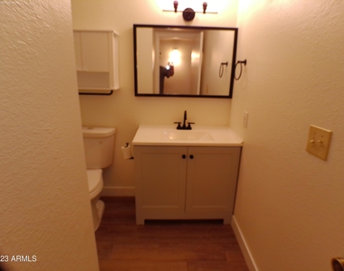 5226 N 71st Avenue - Photo Thumbnail 10