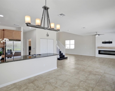 4812 Foxtail Palm Ct - Photo Thumbnail 3