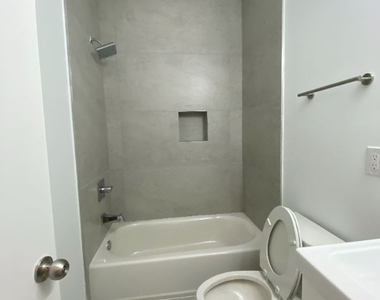 667 N 52nd Street Unit 3 - Photo Thumbnail 2