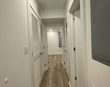 947 N 45th Street Unit 1 - Photo Thumbnail 8