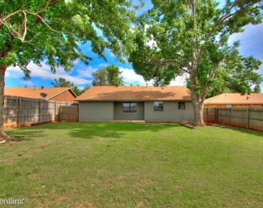 1105 W Kyle Way - Photo Thumbnail 2