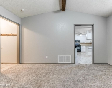 1105 W Kyle Way - Photo Thumbnail 10