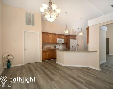 1462 Bay View St Unit - Photo Thumbnail 2