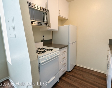 641 Gayley Ave - Photo Thumbnail 10
