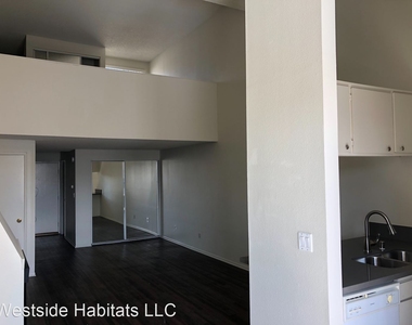 641 Gayley Ave - Photo Thumbnail 3