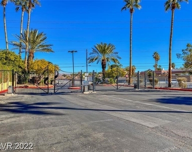 3135 S Mojave Road - Photo Thumbnail 14