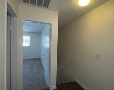 2744 Karen Avenue - Photo Thumbnail 20