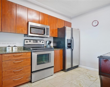 1200 Brickell Bay Dr - Photo Thumbnail 7