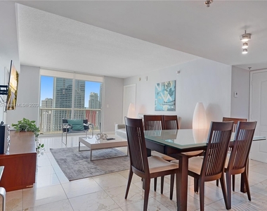 1200 Brickell Bay Dr - Photo Thumbnail 4