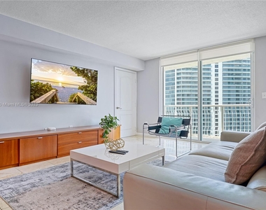 1200 Brickell Bay Dr - Photo Thumbnail 2