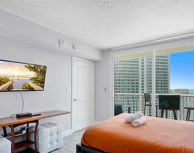 1200 Brickell Bay Dr - Photo Thumbnail 10