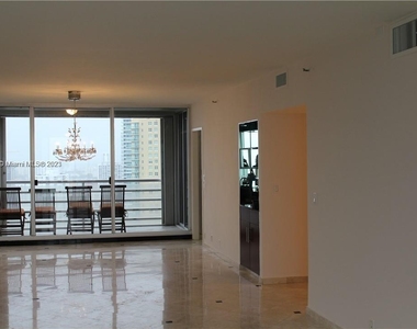 1541 Brickell Ave - Photo Thumbnail 2