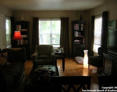 325 Lilac Ln - Photo Thumbnail 7