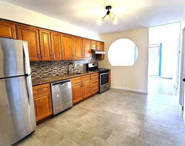170-20 Lithonia Avenue - Photo Thumbnail 2