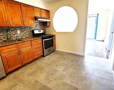 170-20 Lithonia Avenue - Photo Thumbnail 3