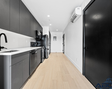 458 East 25th Street - Photo Thumbnail 5