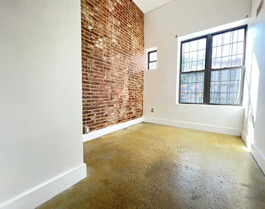 753 Lexington Avenue - Photo Thumbnail 0