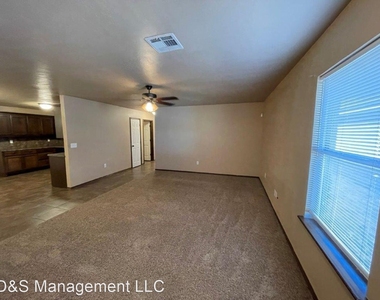 2718 Valley View Dr - Photo Thumbnail 2