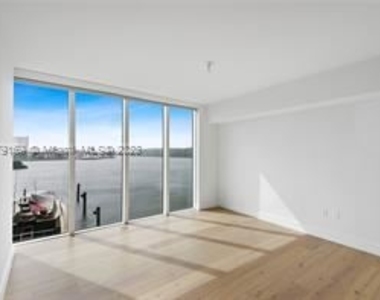 400 Sunny Isles Blvd Apt 102 - Photo Thumbnail 3