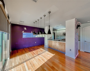 1106 Carson Avenue - Photo Thumbnail 15