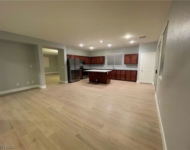 3833 Sterling Crest Place - Photo Thumbnail 2