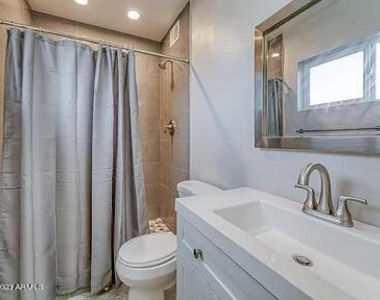 721 E Montebello Avenue - Photo Thumbnail 9