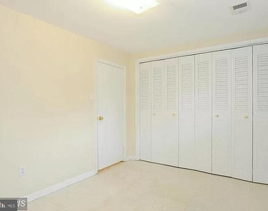 8707 Greystone Pl - Photo Thumbnail 20