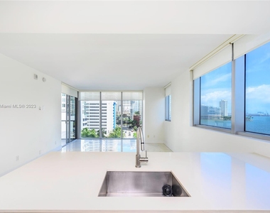 1300 Brickell Bay Dr - Photo Thumbnail 13