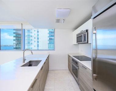 1300 Brickell Bay Dr - Photo Thumbnail 14