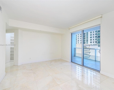 1300 Brickell Bay Dr - Photo Thumbnail 18